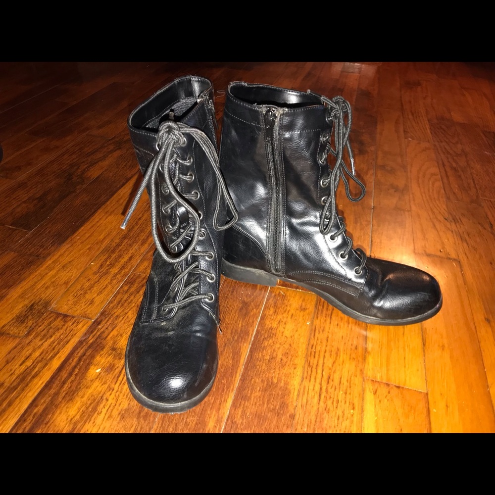 Combat boots